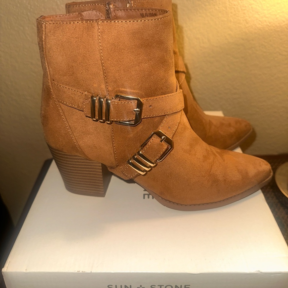 Tan boot